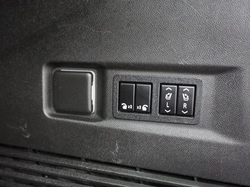 Used 2022 GMC Yukon SLT w/ SLT Premium Package image 22