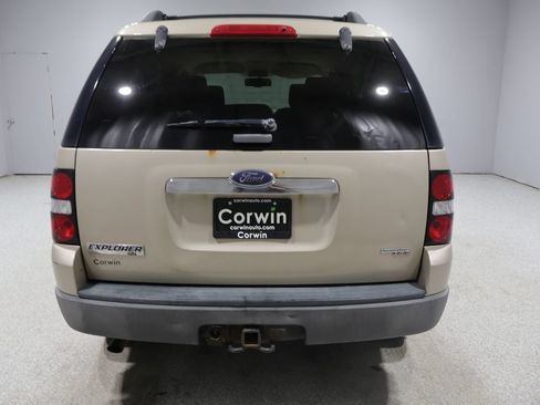 Used 2006 Ford Explorer XLT AWD/4WD image 3