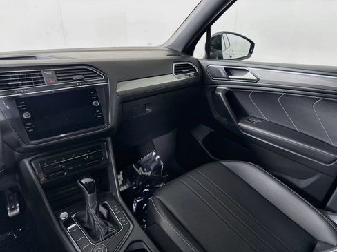 Certified 2023 Volkswagen Tiguan SE R-Line AWD/4WD image 22