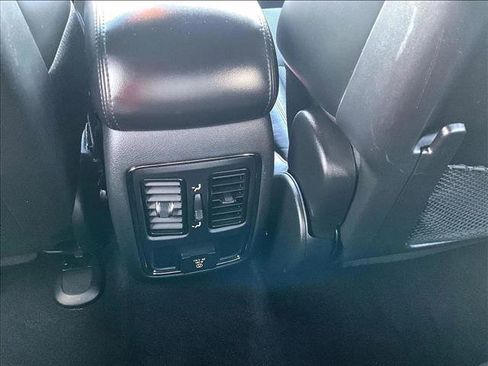 Used 2019 Jeep Grand Cherokee Altitude image 25