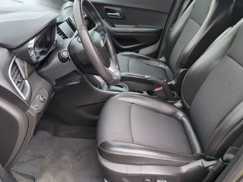 Certified 2021 Chevrolet Trax LT w/ LT Convenience Package AWD/4WD image 18