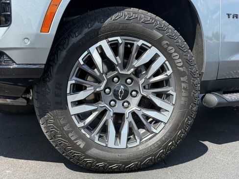 Certified 2025 Chevrolet Tahoe Z71 w/ Comfort Package AWD/4WD image 2
