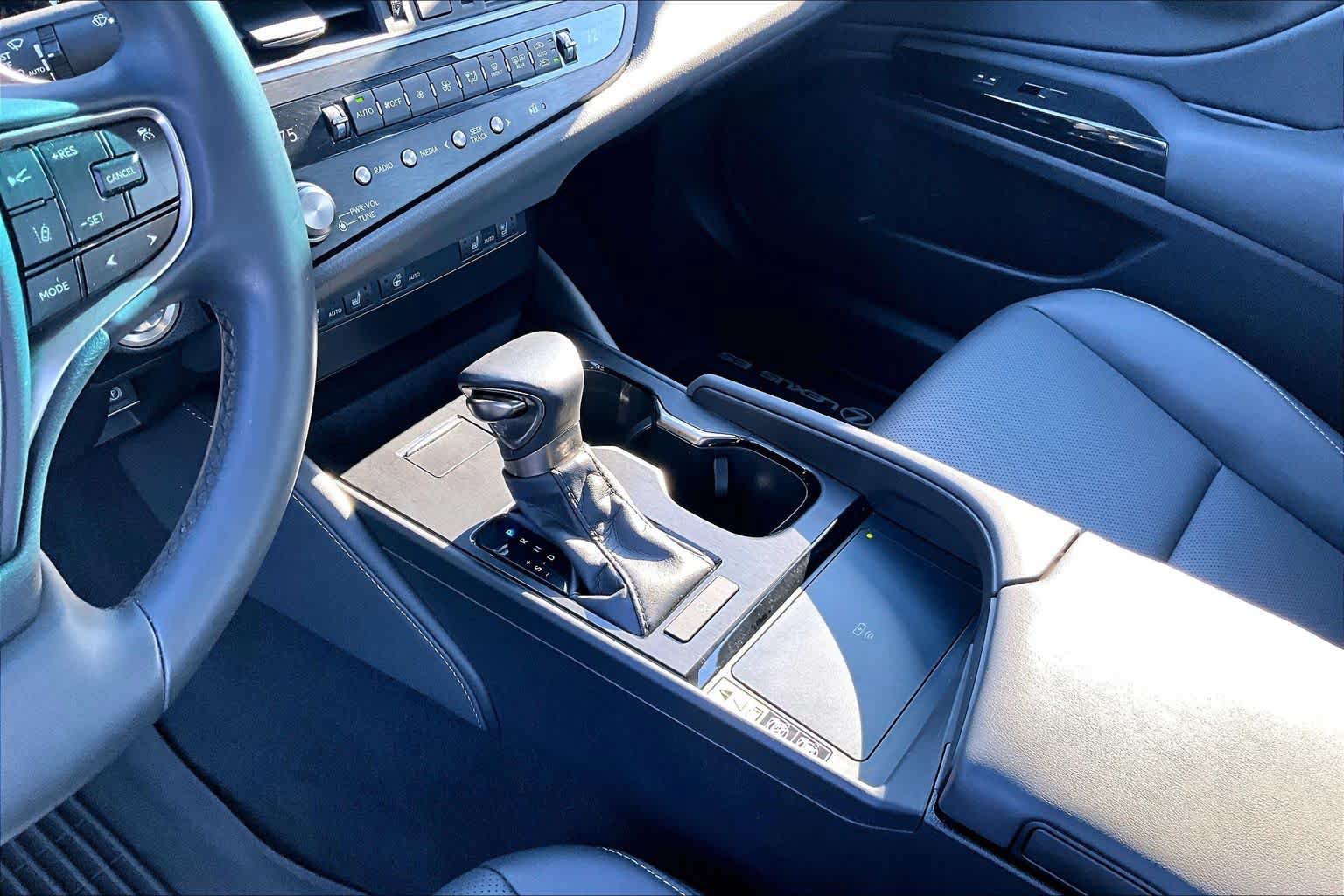 Used 2024 Lexus ES 350 w/ Premium Package FWD image 18
