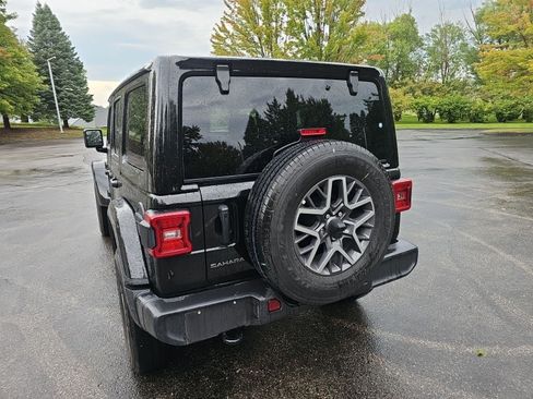 Used 2025 Jeep Wrangler Unlimited Sahara AWD/4WD image 3
