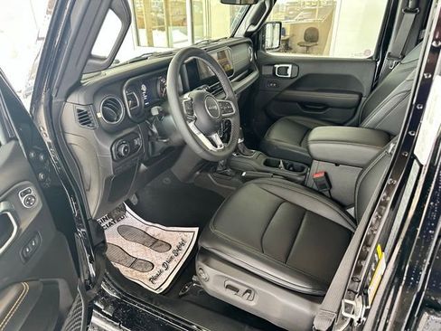 Used 2025 Jeep Wrangler Sahara w/ Safety Group image 7