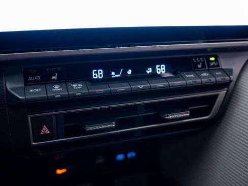 Used 2026 Toyota Camry SE w/ Multimedia Upgrade Package AWD/4WD image 25