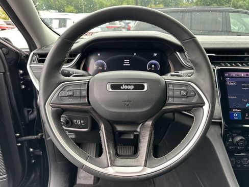 Certified 2023 Jeep Grand Cherokee Limited w/ Black Appearance Package AWD/4WD image 12
