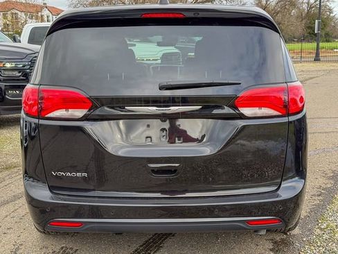 New 2026 Chrysler Voyager LX image 7