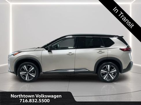 Used 2021 Nissan Rogue Platinum AWD/4WD image 2
