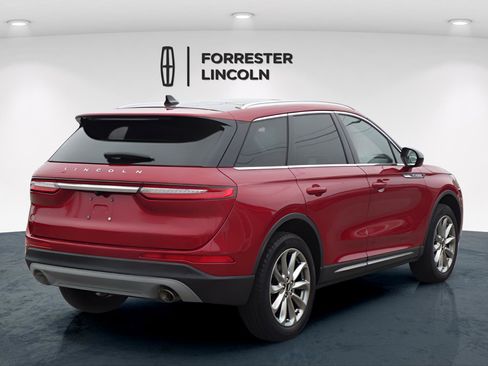 Used 2022 Lincoln Corsair AWD w/ Premium Package image 3