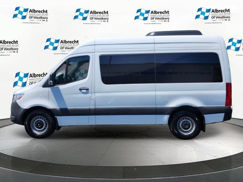 Used 2024 Mercedes-Benz Sprinter 2500 image 2
