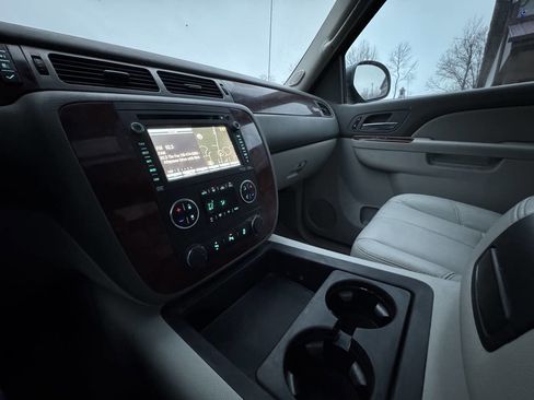 Used 2012 Chevrolet Avalanche LT image 31