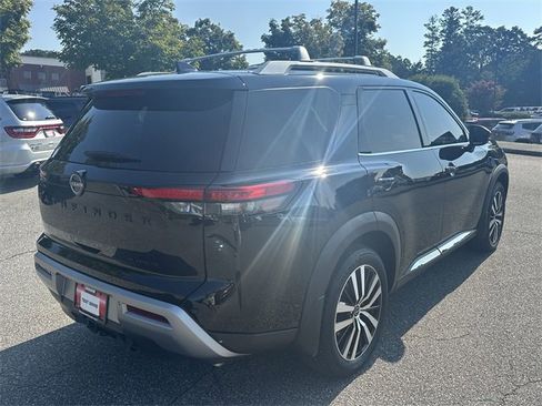 Used 2024 Nissan Pathfinder Platinum w/ Black Appearance Package image 5