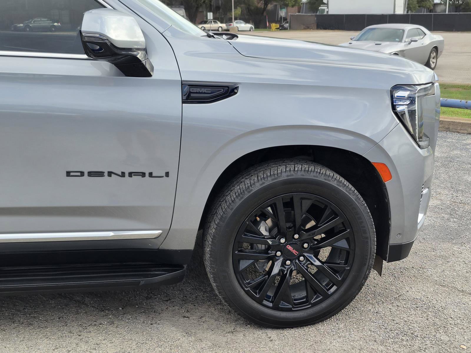 Used 2023 GMC Yukon Denali w/ Advanced Technology Package AWD/4WD image 9