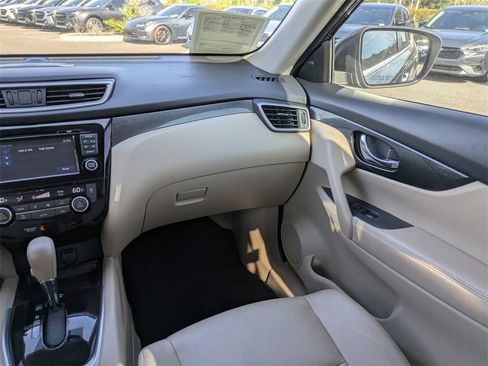 Used 2015 Nissan Rogue SL w/ SL Premium Package image 17