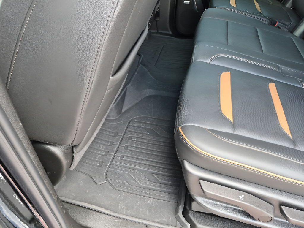 Used 2024 GMC Yukon AT4 w/ AT4 Premium Plus Package AWD/4WD image 33