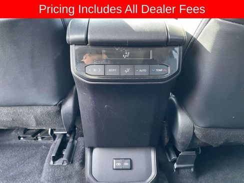 Used 2024 Toyota Highlander XLE AWD/4WD image 19
