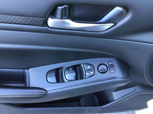 Used 2024 Nissan Altima 2.5 SV image 15