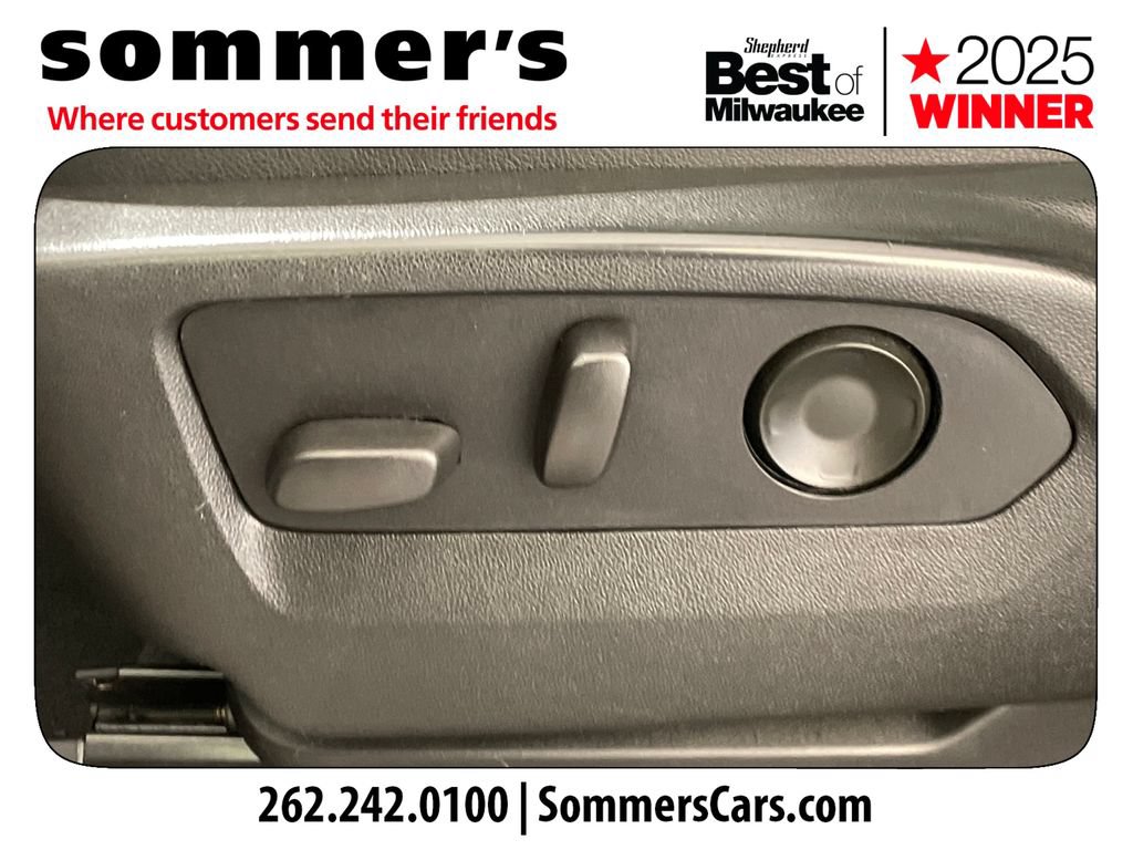 Used 2021 GMC Yukon AT4 w/ Technology Package AWD/4WD image 10