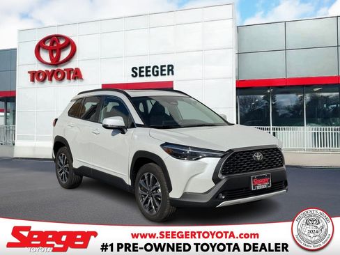 Used 2023 Toyota Corolla Cross XLE image 1