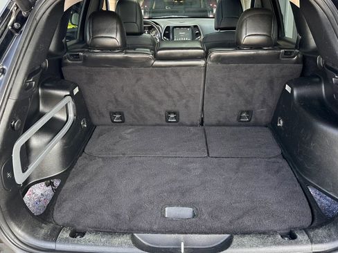 Used 2018 Jeep Cherokee Limited w/ High Altitude Package image 21