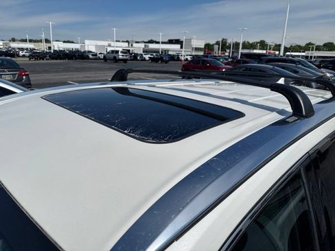 Used 2019 Toyota Highlander XLE AWD/4WD image 8