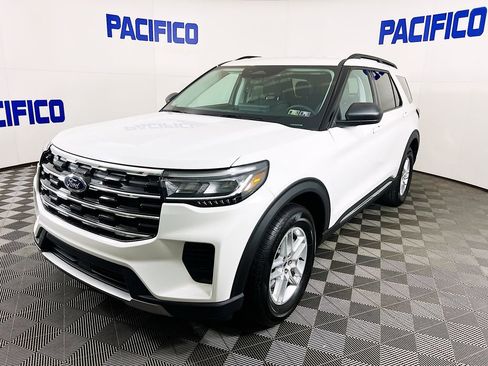 Used 2025 Ford Explorer Active image 4