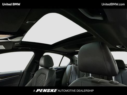 Used 2021 BMW 530i RWD image 12