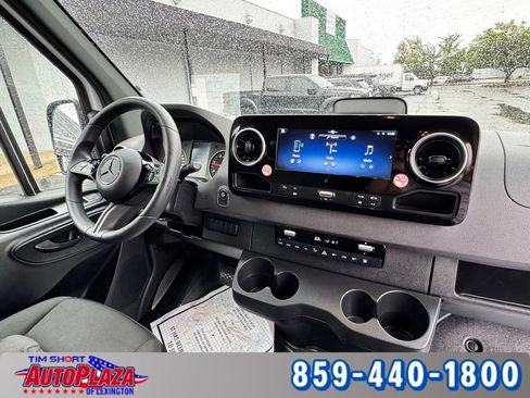 Used 2025 Mercedes-Benz Sprinter 2500 image 44