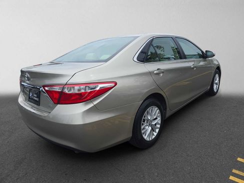 Used 2016 Toyota Camry LE FWD image 3