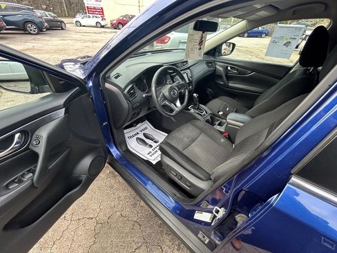 Used 2018 Nissan Rogue SV image 6