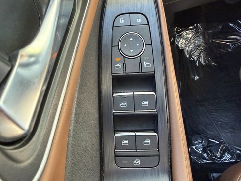 Used 2025 Nissan Rogue Platinum w/ Tech Package image 27