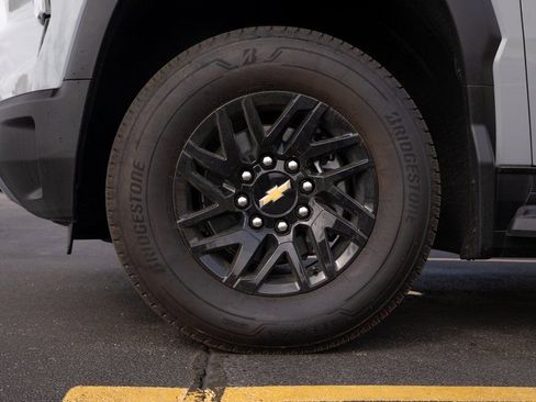 New 2025 Chevrolet Silverado EV LT image 7