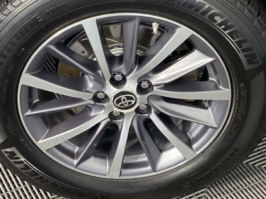 Used 2019 Toyota Highlander XLE AWD/4WD image 31