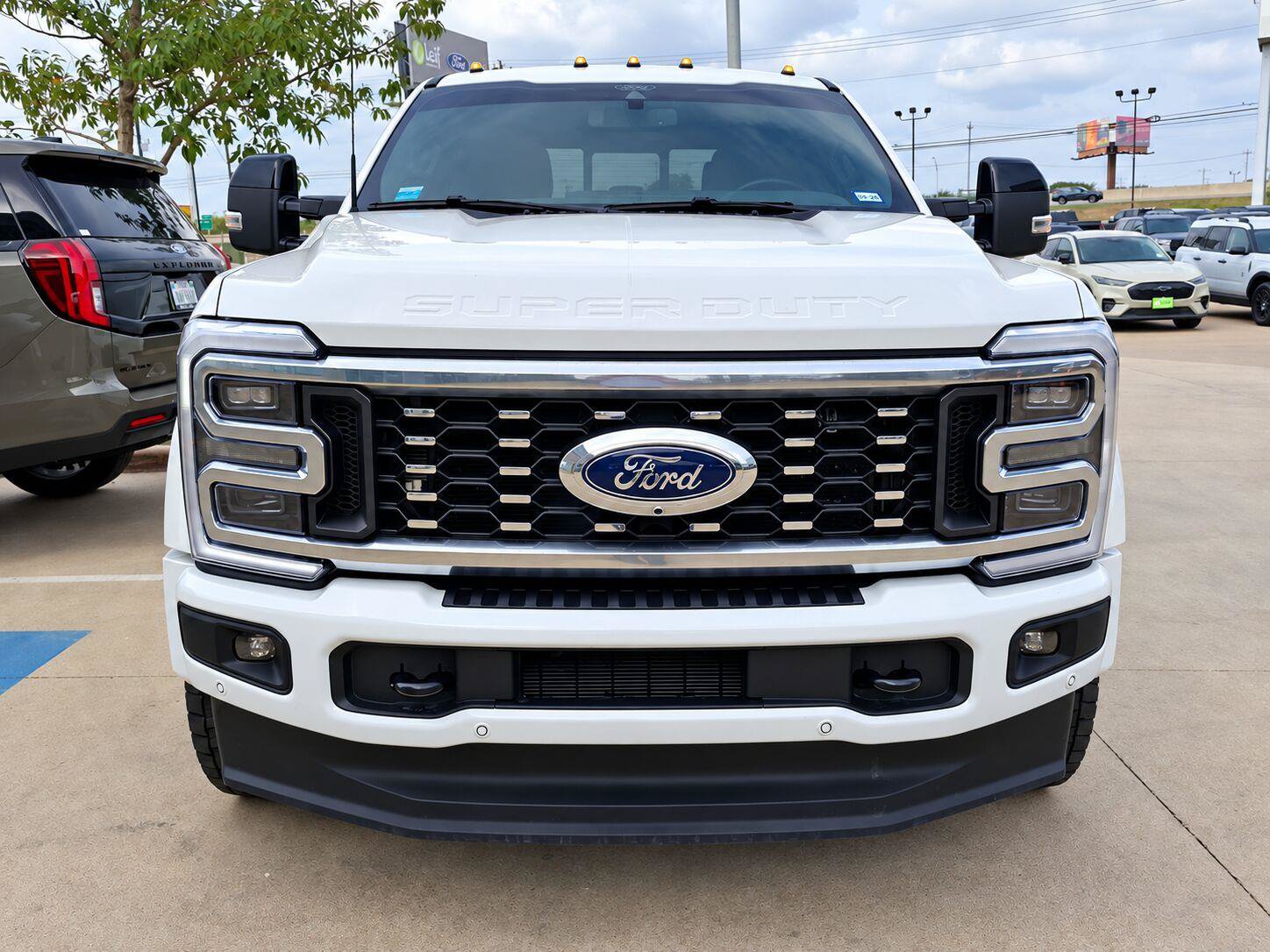 Used 2025 Ford F450 Platinum w/ FX4 Off-Road Package AWD/4WD image 4