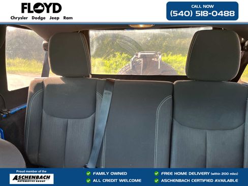 Used 2015 Jeep Wrangler Unlimited Sahara w/ Connectivity Group AWD/4WD image 18