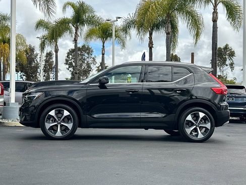 Certified 2025 Volvo XC40 B5 Plus AWD/4WD image 2