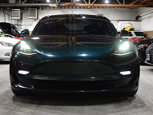 Used 2022 Tesla Model 3 Performance image 2