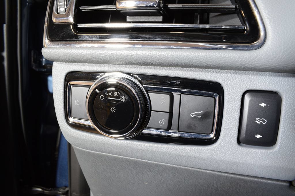 Used 2019 Lincoln Navigator Reserve w/ Cargo Package AWD/4WD image 18