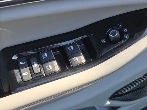 Used 2022 Jeep Grand Cherokee Overland w/ MOPAR Finishing Package image 23