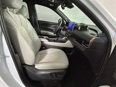 Used 2025 Toyota Grand Highlander AWD Hybrid image 30