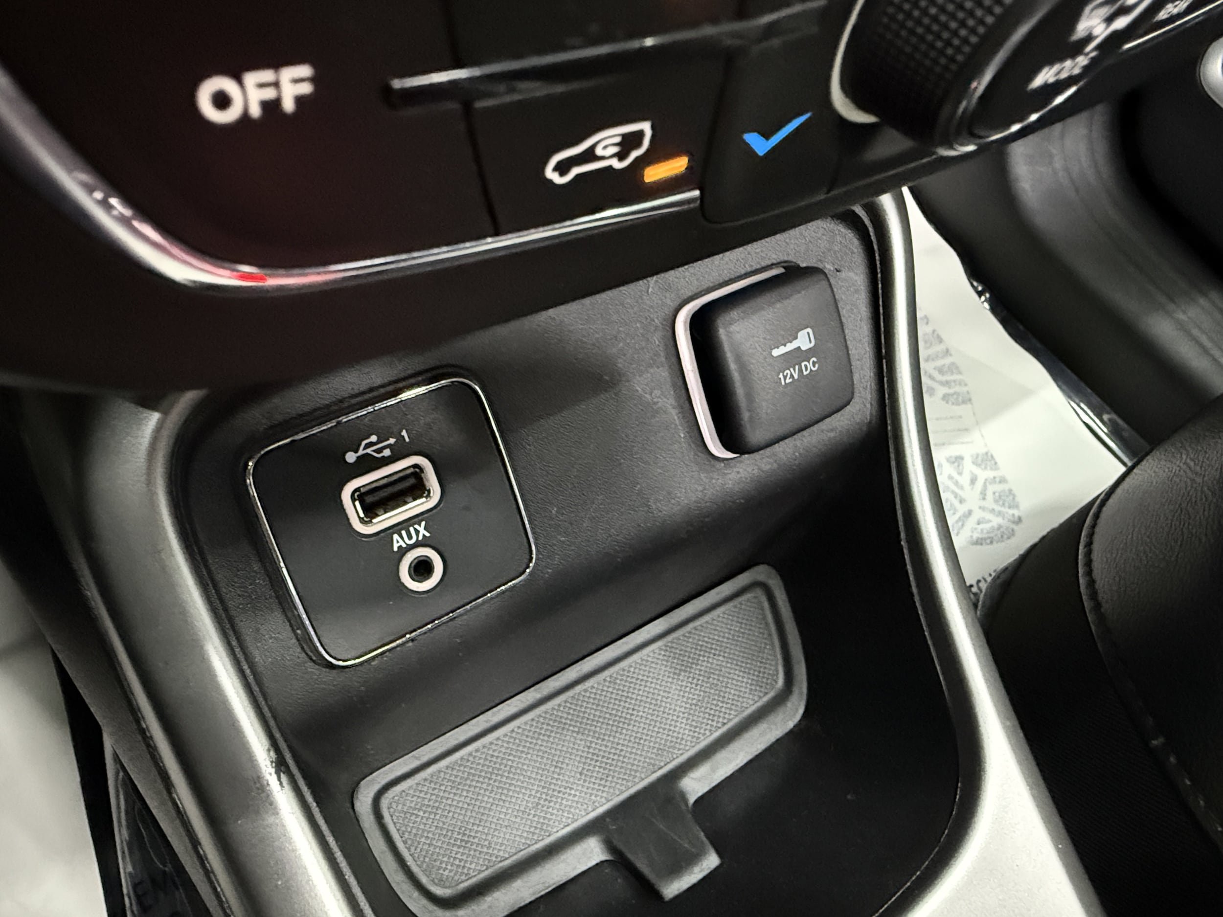 Used 2020 Jeep Compass Latitude FWD image 18