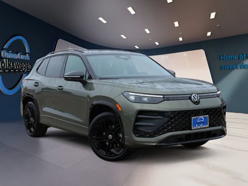 New 2026 Volkswagen Tiguan SE R-Line FWD image 1