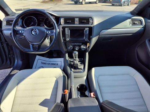 Used 2016 Volkswagen Jetta Sport FWD image 9