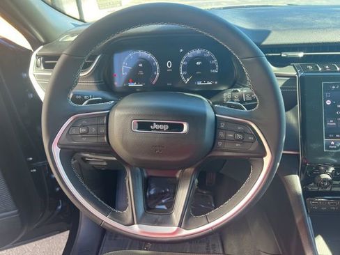 New 2025 Jeep Grand Cherokee Altitude image 10