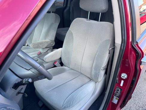 Used 2012 Kia Sedona EX image 26