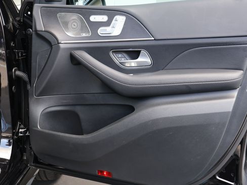 Used 2025 Mercedes-Benz GLS 450 4MATIC w/ AMG Line Exterior image 31
