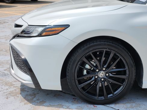 Used 2022 Toyota Camry XSE FWD image 9
