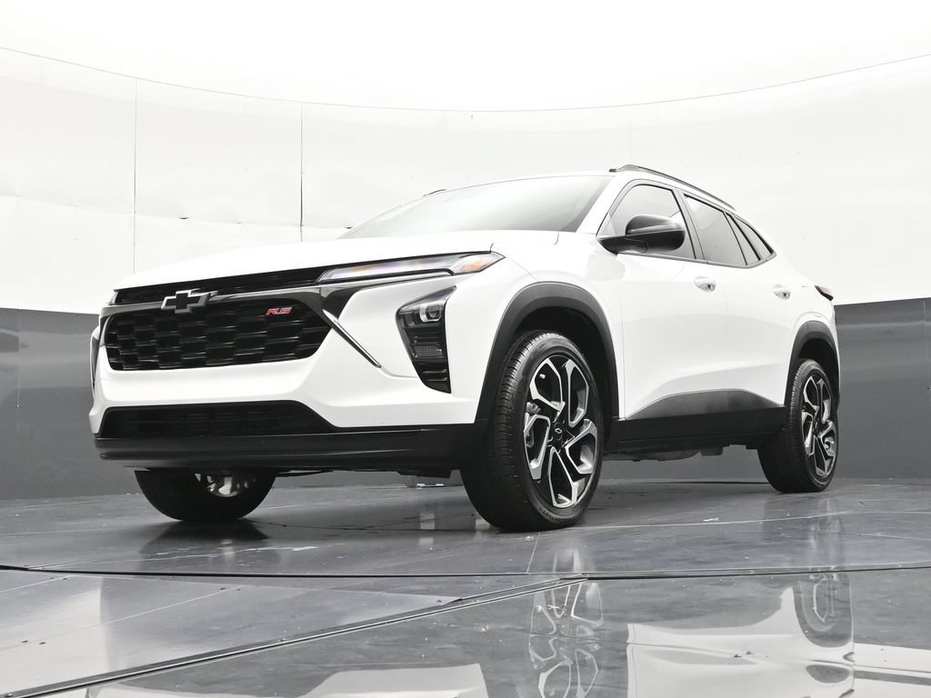Used 2025 Chevrolet Trax RS FWD image 23