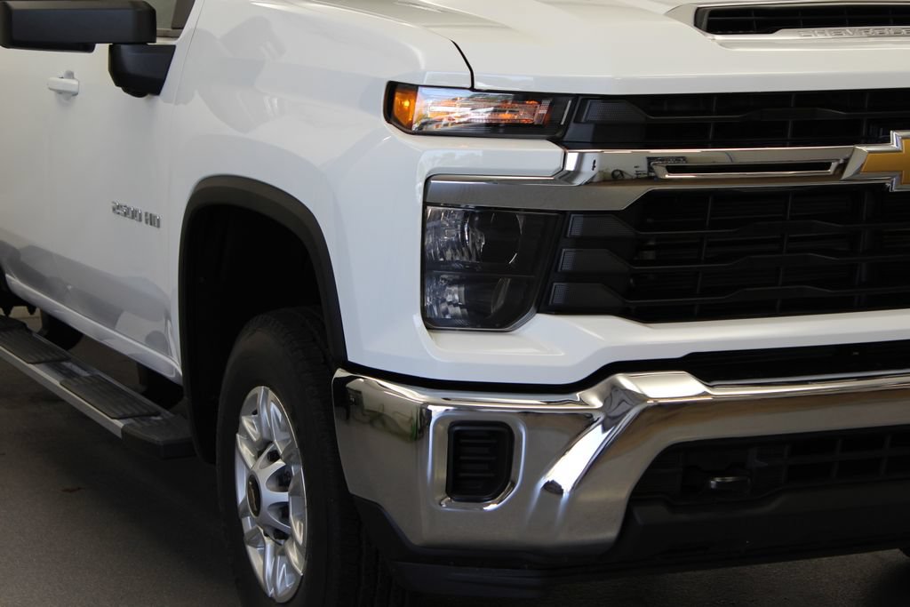 Used 2026 Chevrolet Silverado 2500 LT AWD/4WD image 3